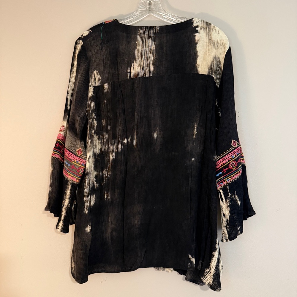 Calessa embroidered boho top Embroidered Burnout Print Tunic Medium - Picture 9 of 9